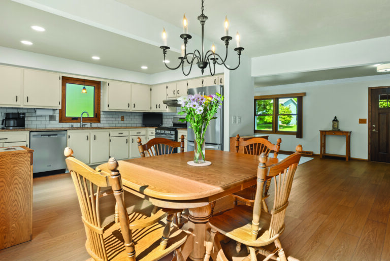 The Perfect Blend Of Country Club & Lake Living